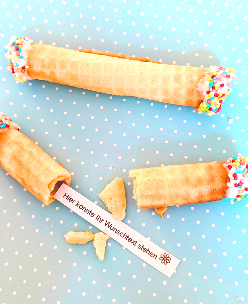 waffelröllchen als glückskeks mit wunschtext